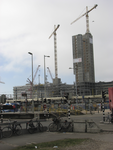 905834 Gezicht op de bouw van het Stadskantoor bij het Jaarbeursplein te Utrecht, vanaf het Smakkelaarsveld.